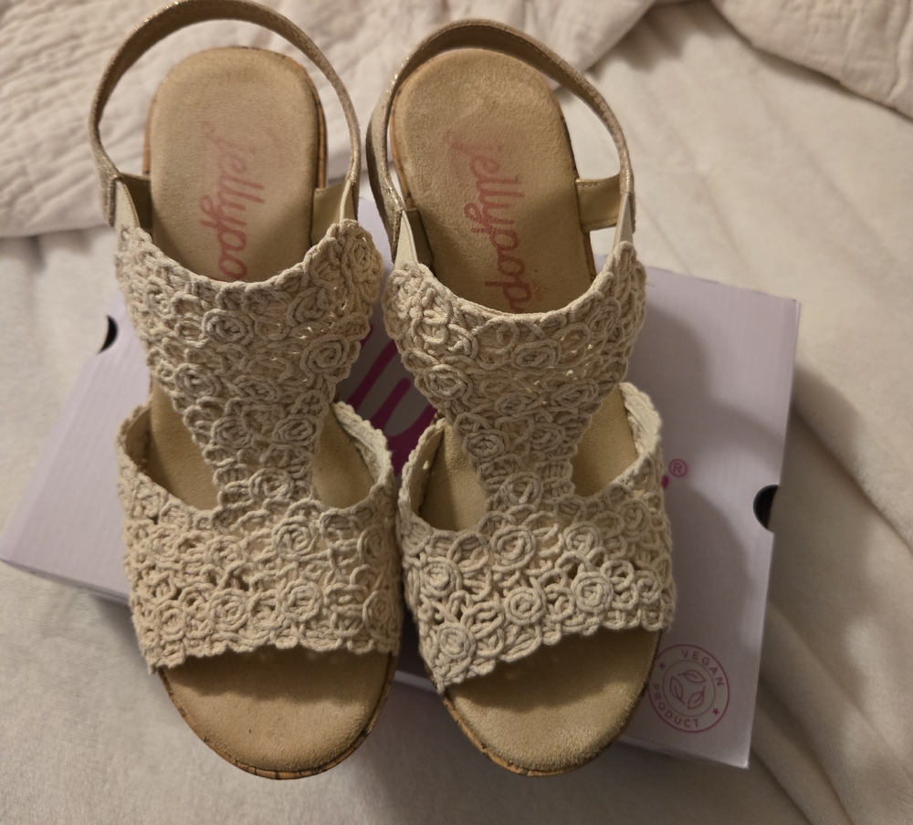 Jellypop Women's Floral Tan Sandals